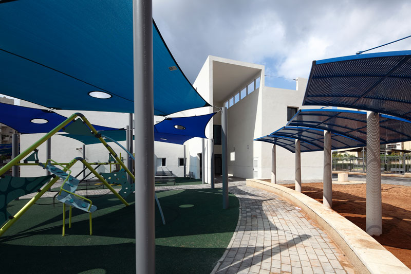 חצר בית ספר